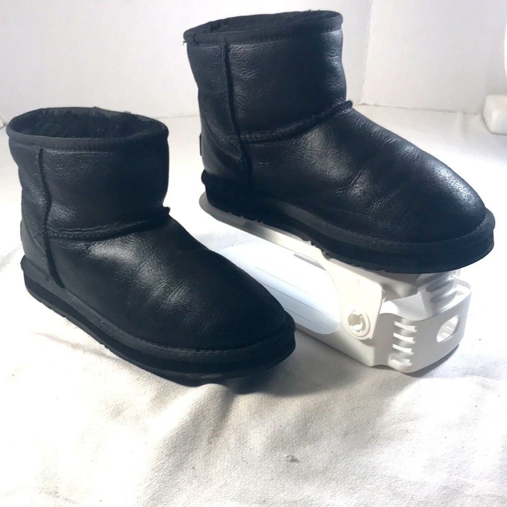 Vitto Rossi Black Leather Women’s Pull On Fleece Lined Ankle Boots Size 38